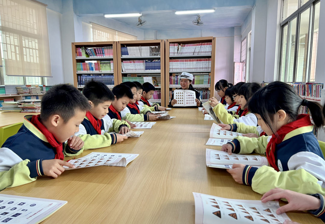 江门市公安局新会分局交警大队会城中队走进辖区西园小学开展交通安全