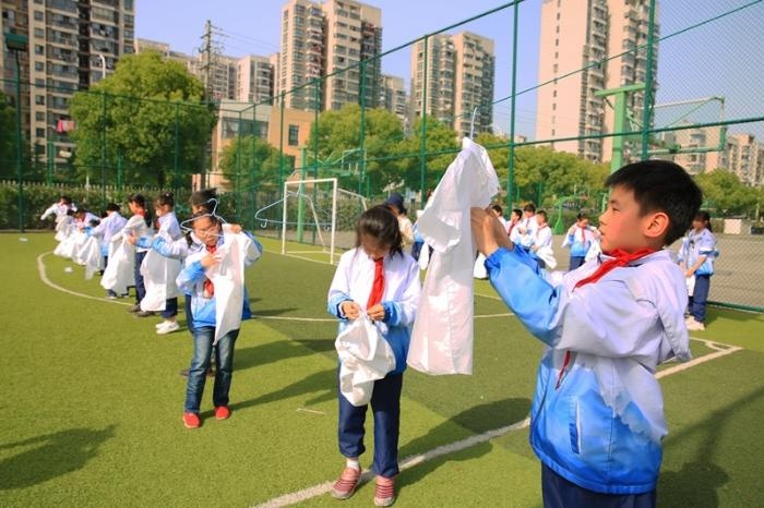 认识蔬菜 刷鞋 分类垃圾……奉化区岳林中心小学劳动达标过五一