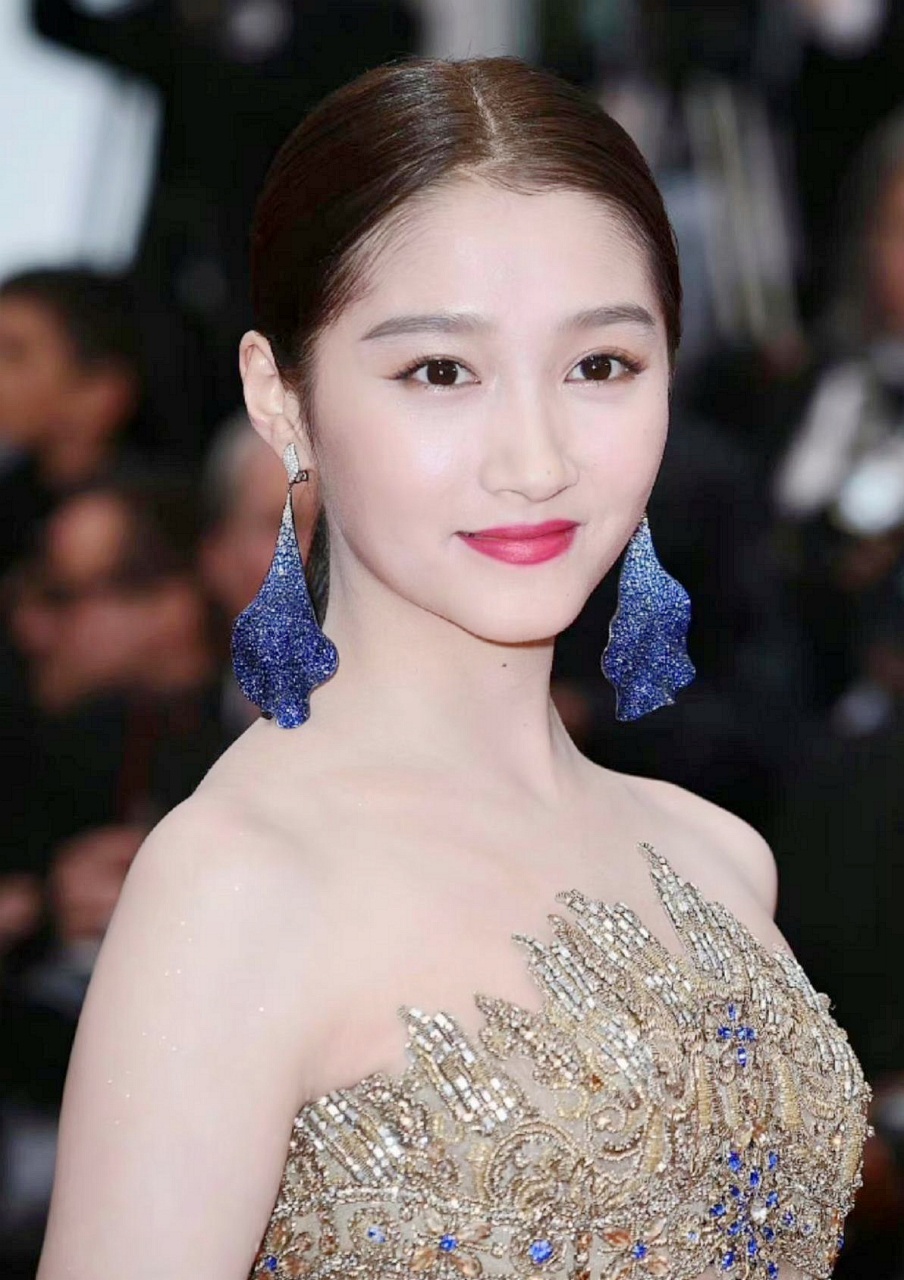 关晓彤的脸型,是圆脸还是瓜子脸?