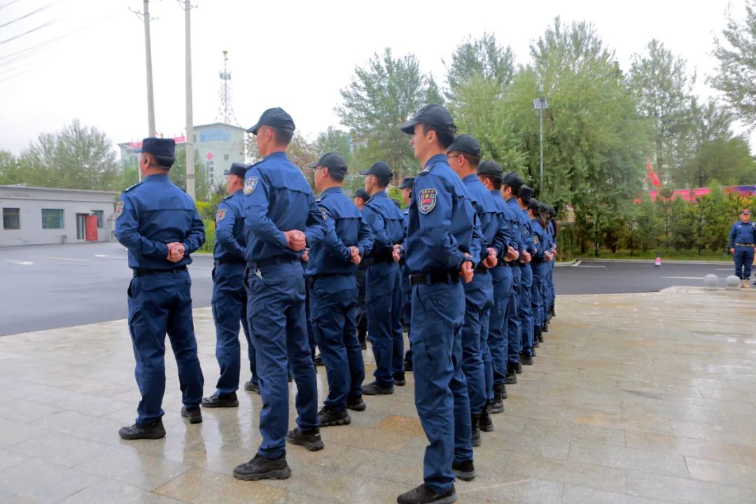 塑形象 强素质— — —海南州公安局开展队列训练