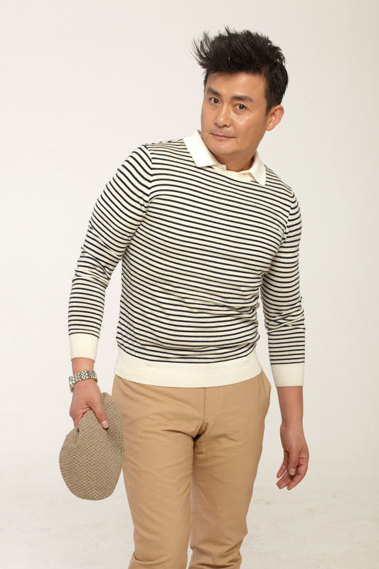 演员邢岷山:曾打抱不平被毁容,如今带着平凡妻子拍戏有内情