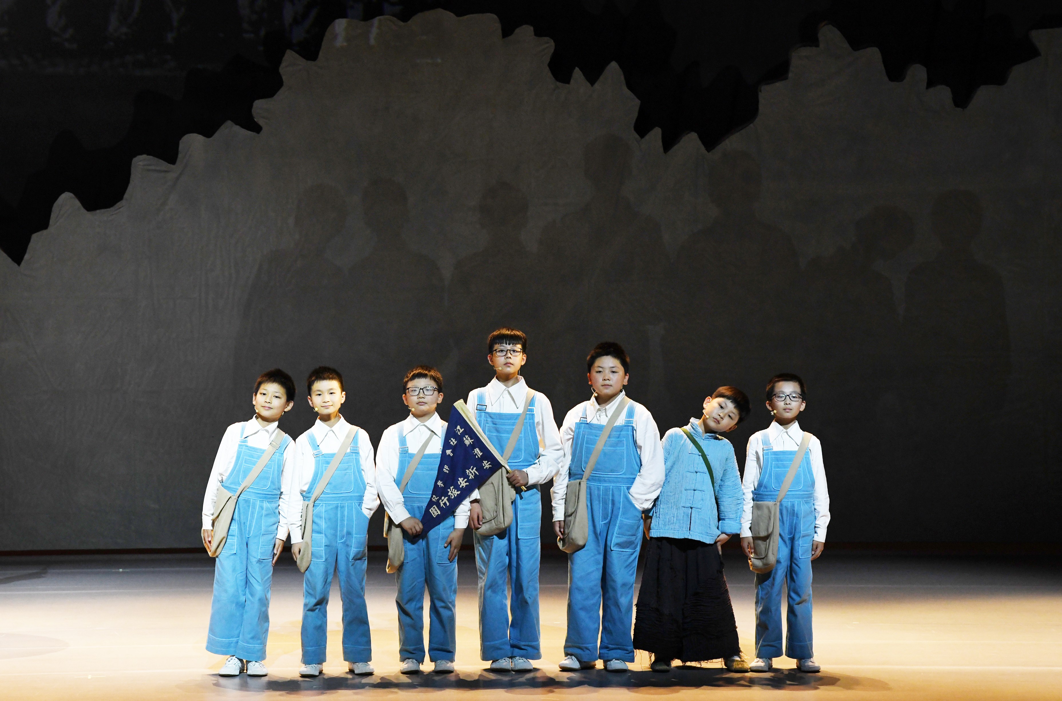 《新安旅行团》淮安首演,中国少年的时空对望