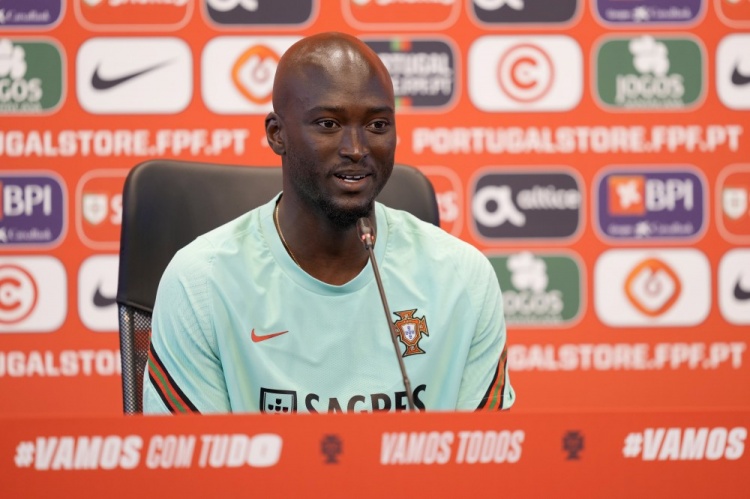 达尼洛-佩雷拉:真没想到葡萄牙现在就出局,中柱也很不走运