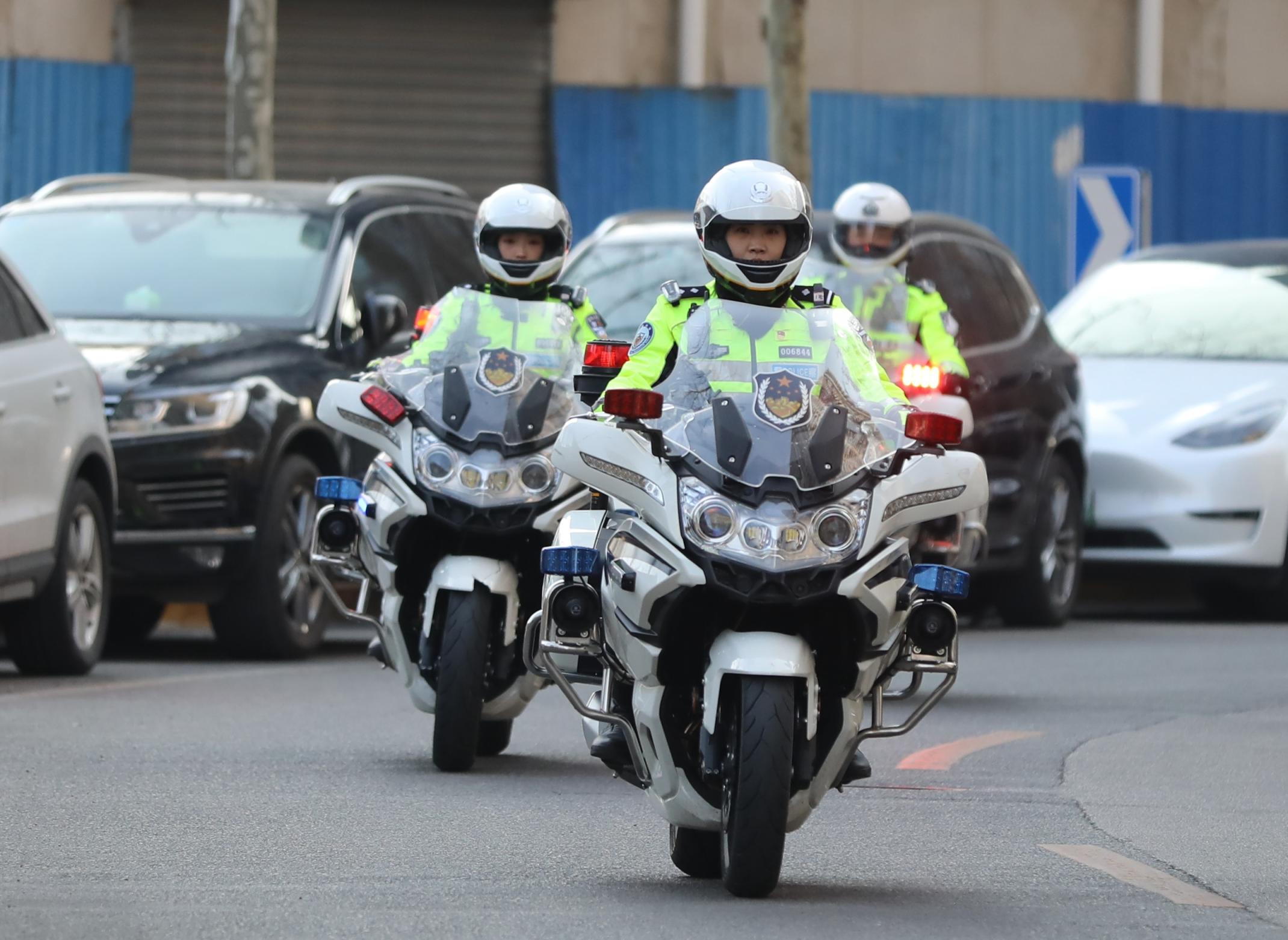 无锡交警铁骑图片