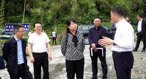 雅安市委副书记,代理市长彭映梅调研督导宝兴防汛减灾工作
