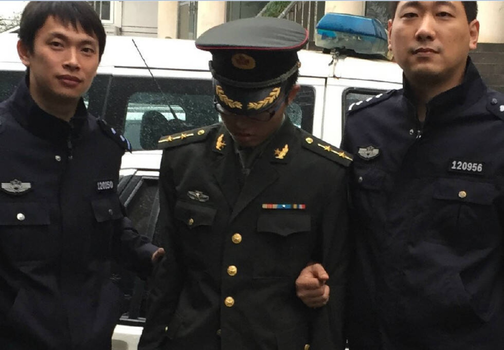 1992年,山西洪洞人郭荣喜私建军队,乱授军衔大肆行骗,结局如何