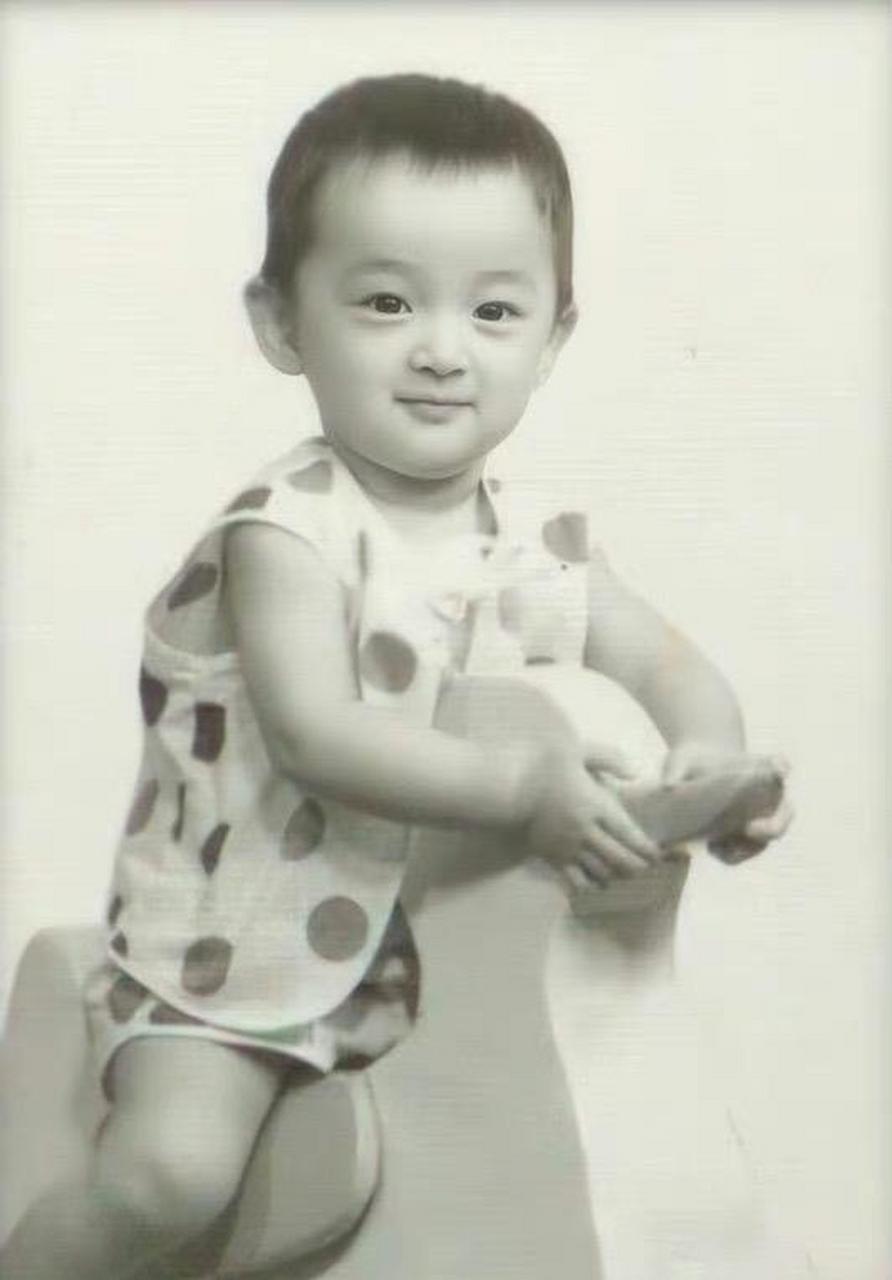 5月5胡歌女儿小茉莉百天宴,晒出伴手礼#胡歌