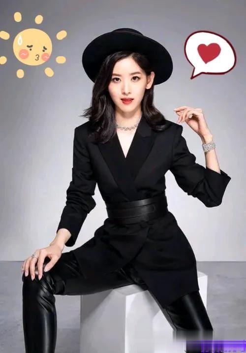 章泽天亮相,2025,春夏大秀,30,岁奶茶妹妹演绎黑色皮革裙时尚魅力