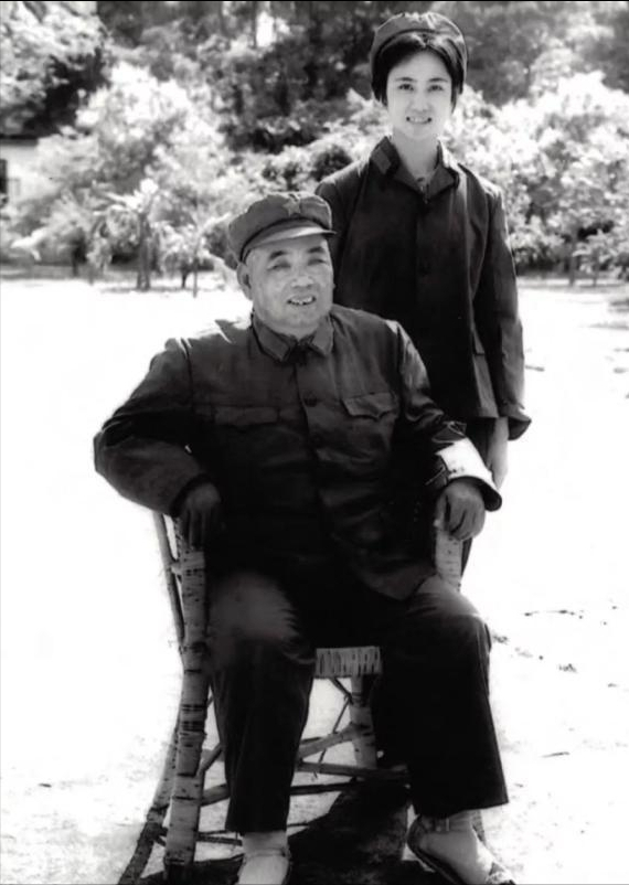 许世友女儿初恋是林立果,因此终身未嫁,叶群告诫儿子小心许和尚