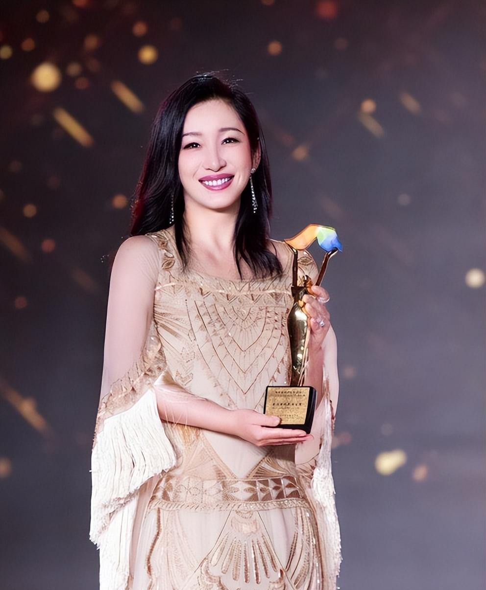 45岁的秦海璐:每月给丧子丧夫的婆婆生活费,以后我就是您亲女儿