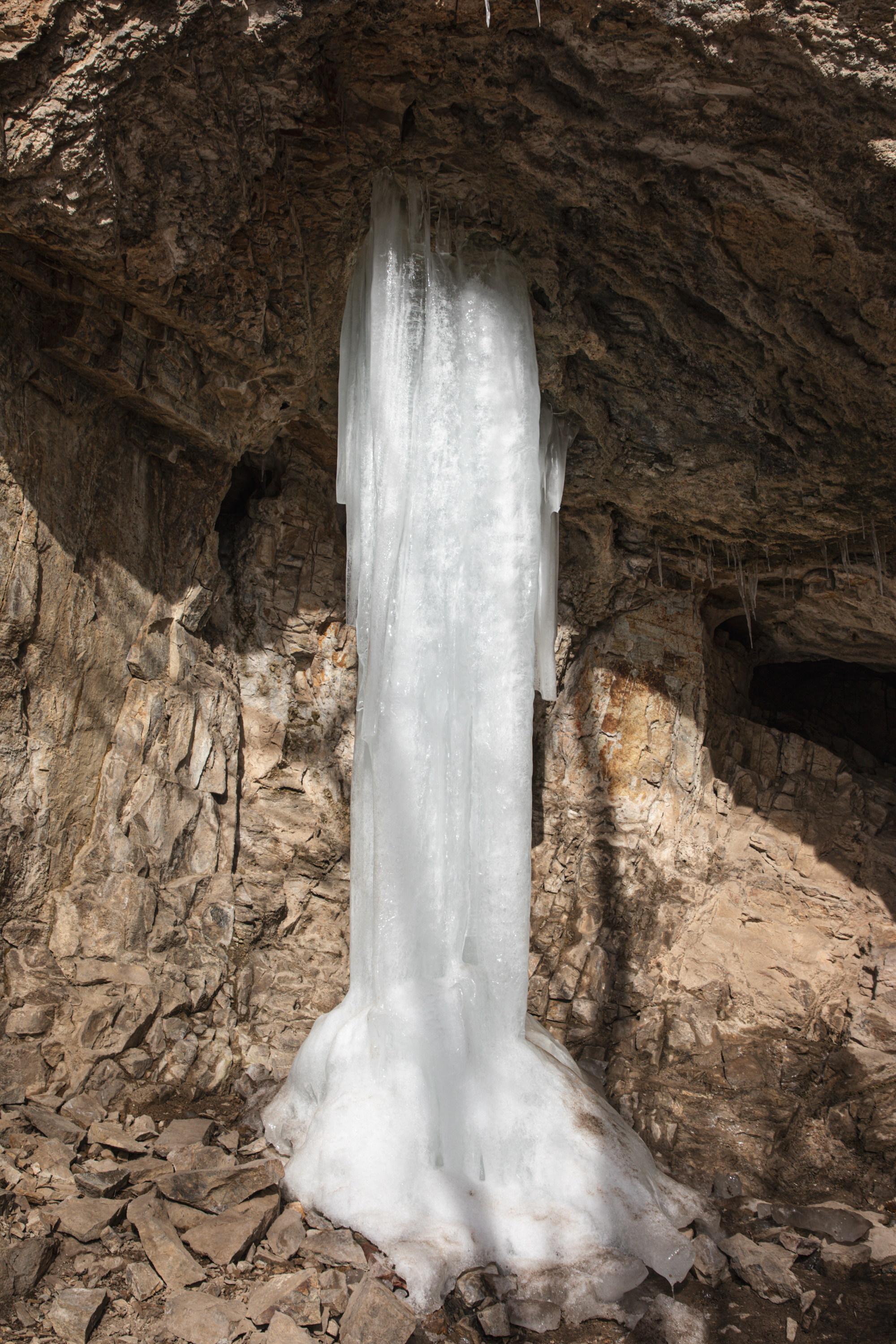 北京徒步登山:门头沟天泉寺滴水岩-栖隐寺环穿(上),冰柱溶洞