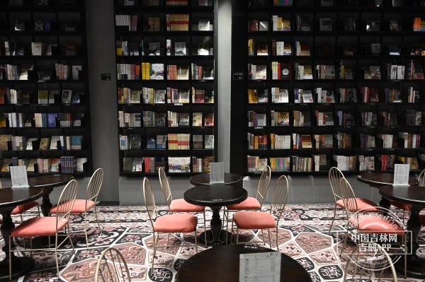 世界读书日·逛书店去⑤丨在长春最美书店钟书阁 触摸人文的筋骨和