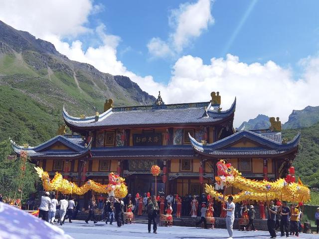 黄龙古寺