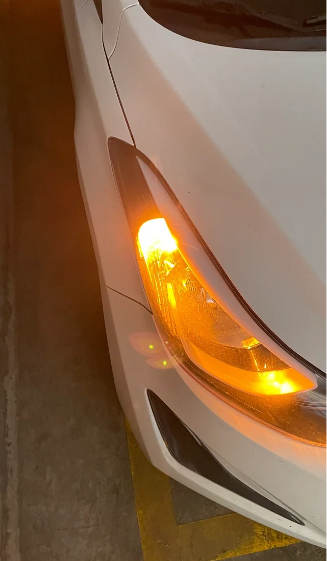 汽车转向灯闪的速度快的原因是什么?