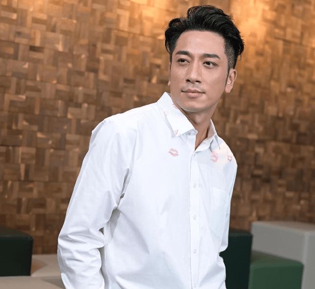 42岁吴卓羲疑似公布恋情,女方是小7岁歌手,颜值出众引人关注