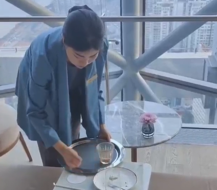 获得了酒店人力资源部的公开认可:sunny谢珊珊的服务不仅得到了客人的