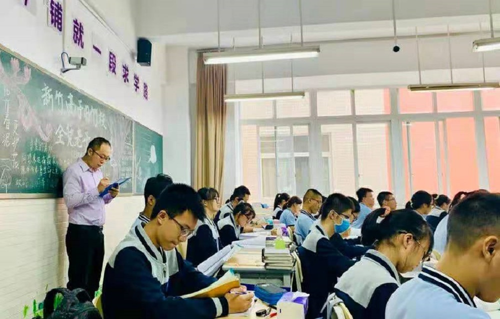 重庆巴蜀中学李潇珂图片