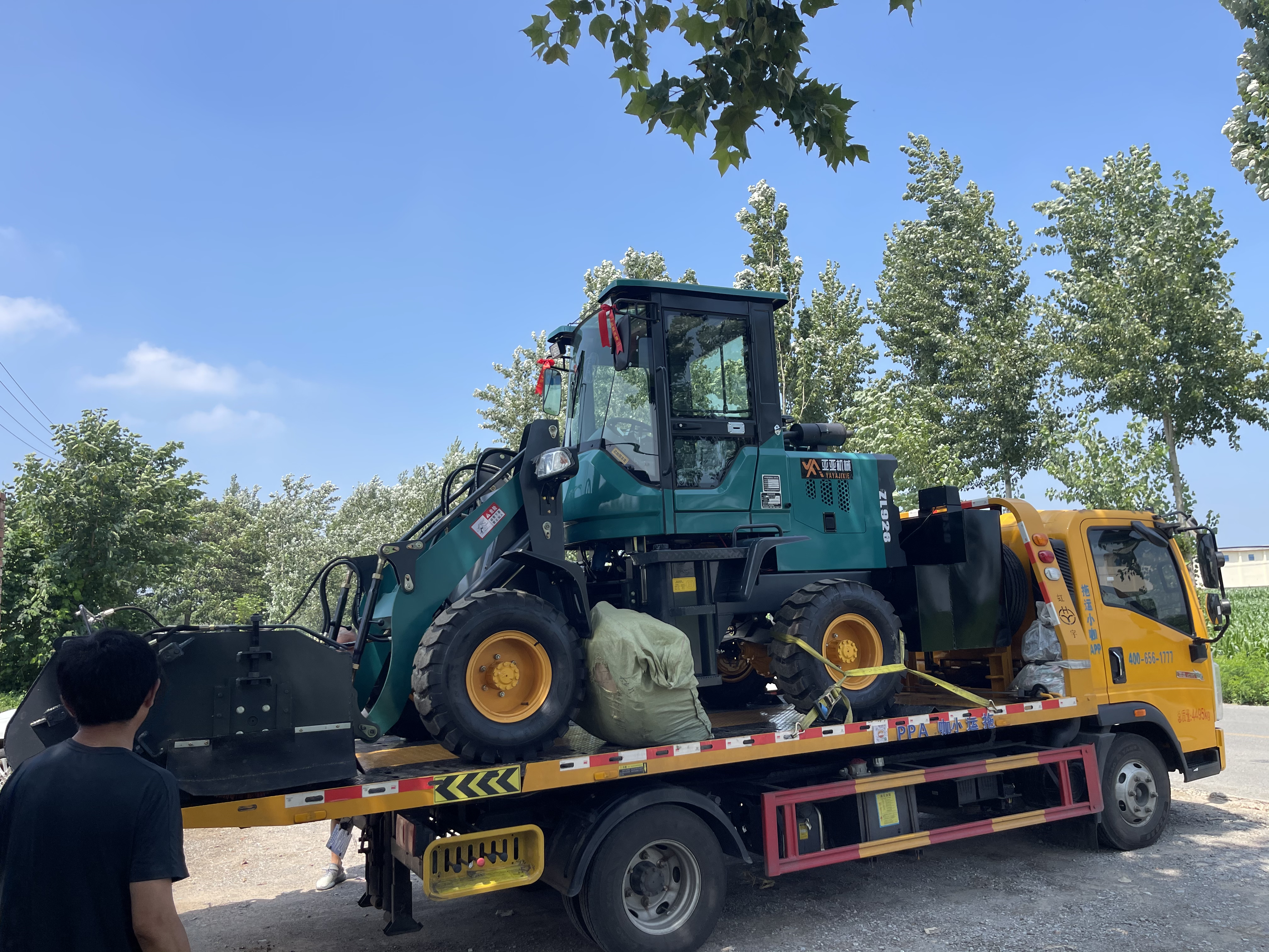 铲车清扫机的特点优势有哪些,扫地机的使用寿命如何