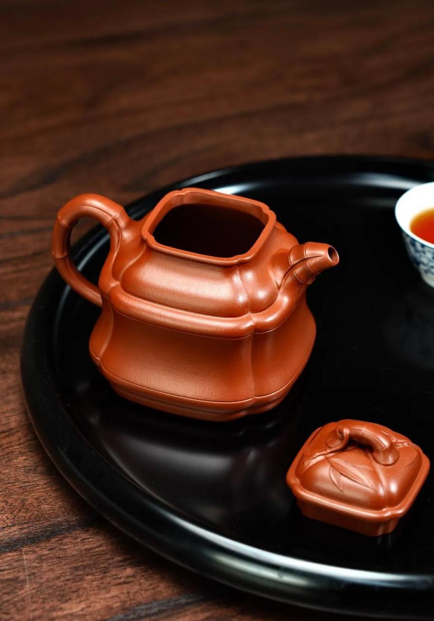 全手工【四方竹鼎】·极品朱泥·370cc·9孔  非常完美的一款四方竹鼎