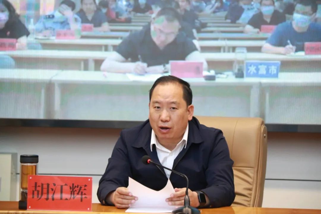 昨日,常务副市长胡江辉出席两个会议,关于安全生产和建议提案