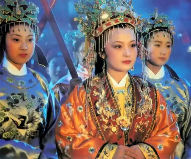 精读红楼|第十八回:元妃省亲——一场昭示孝道与皇恩的盛大演出