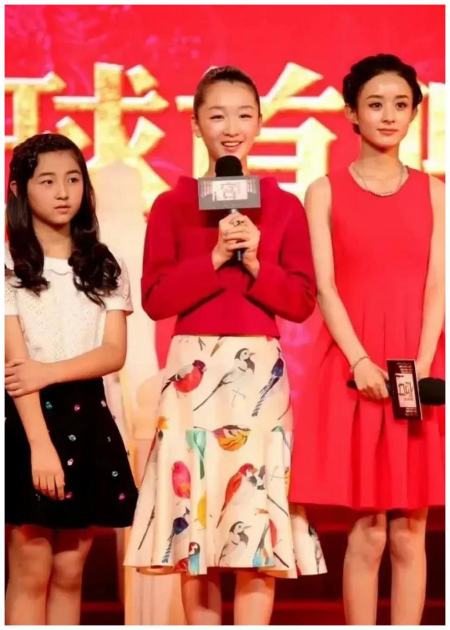 张子枫和蒋依依分别演周冬雨和赵丽颖的小时候,结果和成年版同框,赵和