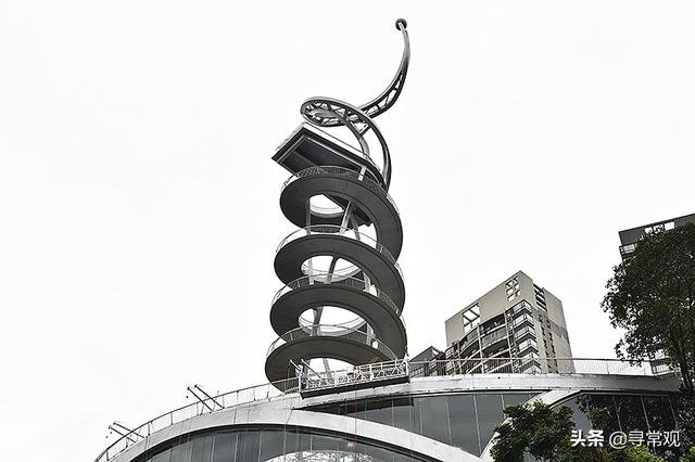 图文|寻常 近日,重庆九龙坡区滩子口一个建筑还未开张便上了热搜