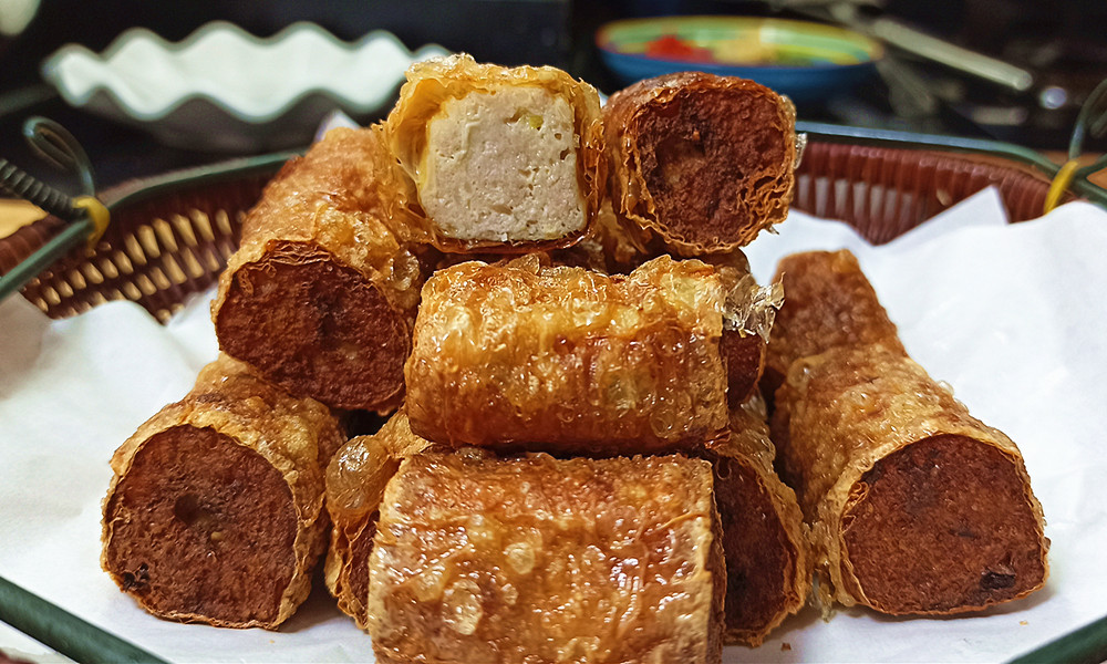 年夜饭来一道"虎皮卷",外酥里嫩吃起来嘎嘣脆,春节宴客有面子