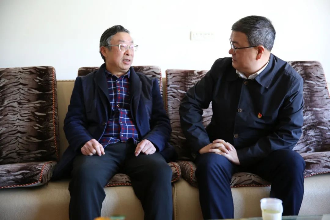 魏华松看望慰问退休老干部