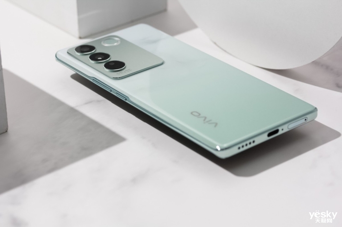 评测：首创双面柔光人像搭配国风审美，vivo S16 Pro是手机更是潮流单品