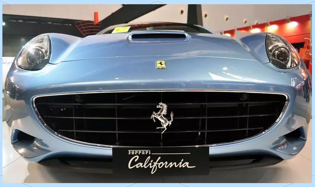 说到带马的车标,不得不提的是法拉利,这款家喻户晓的超级跑车品牌