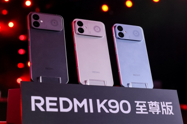 REDMI K90至尊版塞进最大散热风扇：骁龙8E性能被彻底榨干