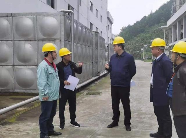 铜鼓县委书记江伟斌带队检查节前安全生产工作