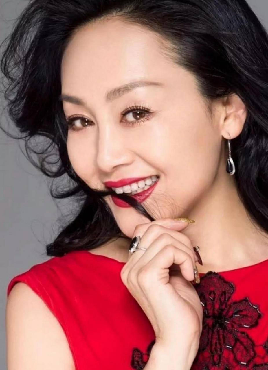 王姬~出生于1962年7月20日北京~祖籍陕西西安;中国内地女演员,主持人