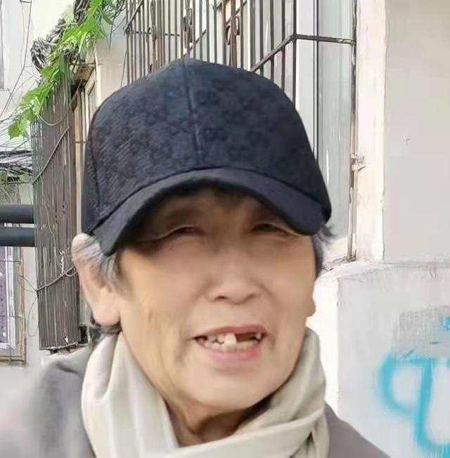沈阳急寻七旬老太失联穿粉色羽绒服黑色运动裤高1米56