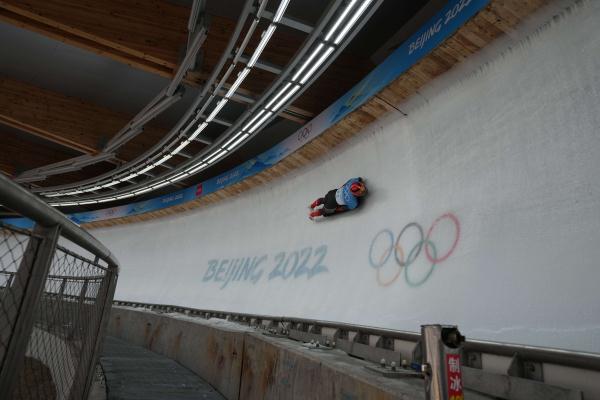 钢架雪车首日两轮,闫文港暂列第三
