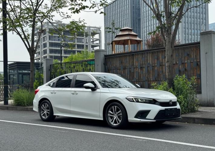 新思域自动驻车怎么用 本田思域自动驻车怎么正确使用