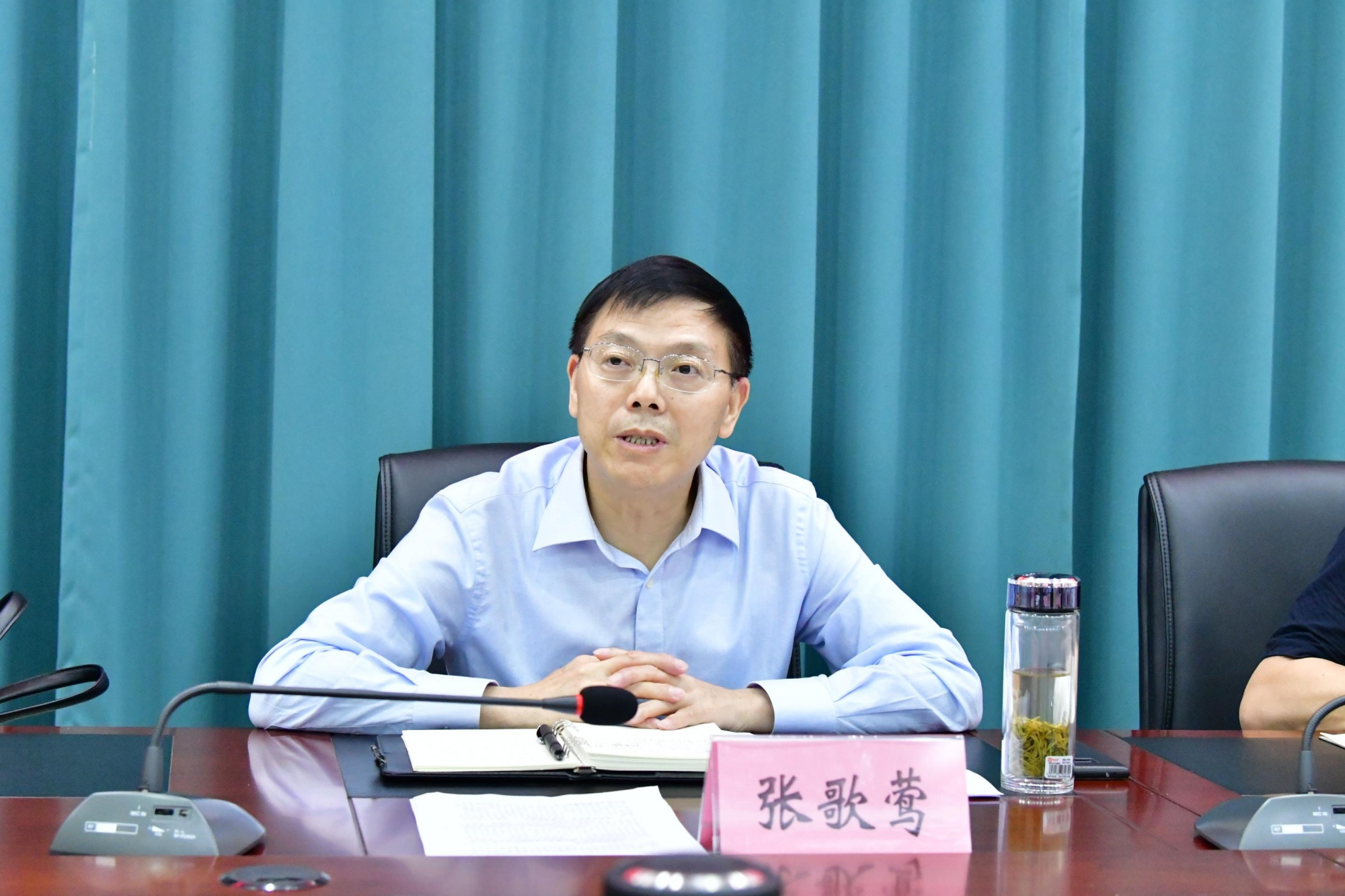 张歌莺深入郧阳区开展优化营商环境专题调研