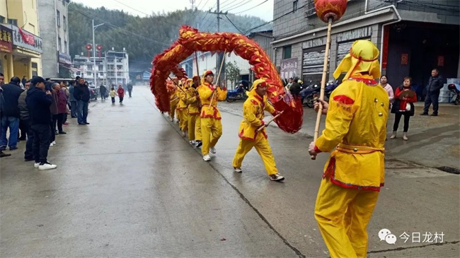 玉兔呈祥 元宵欢庆 南平龙村乡开展文化民俗送福活动