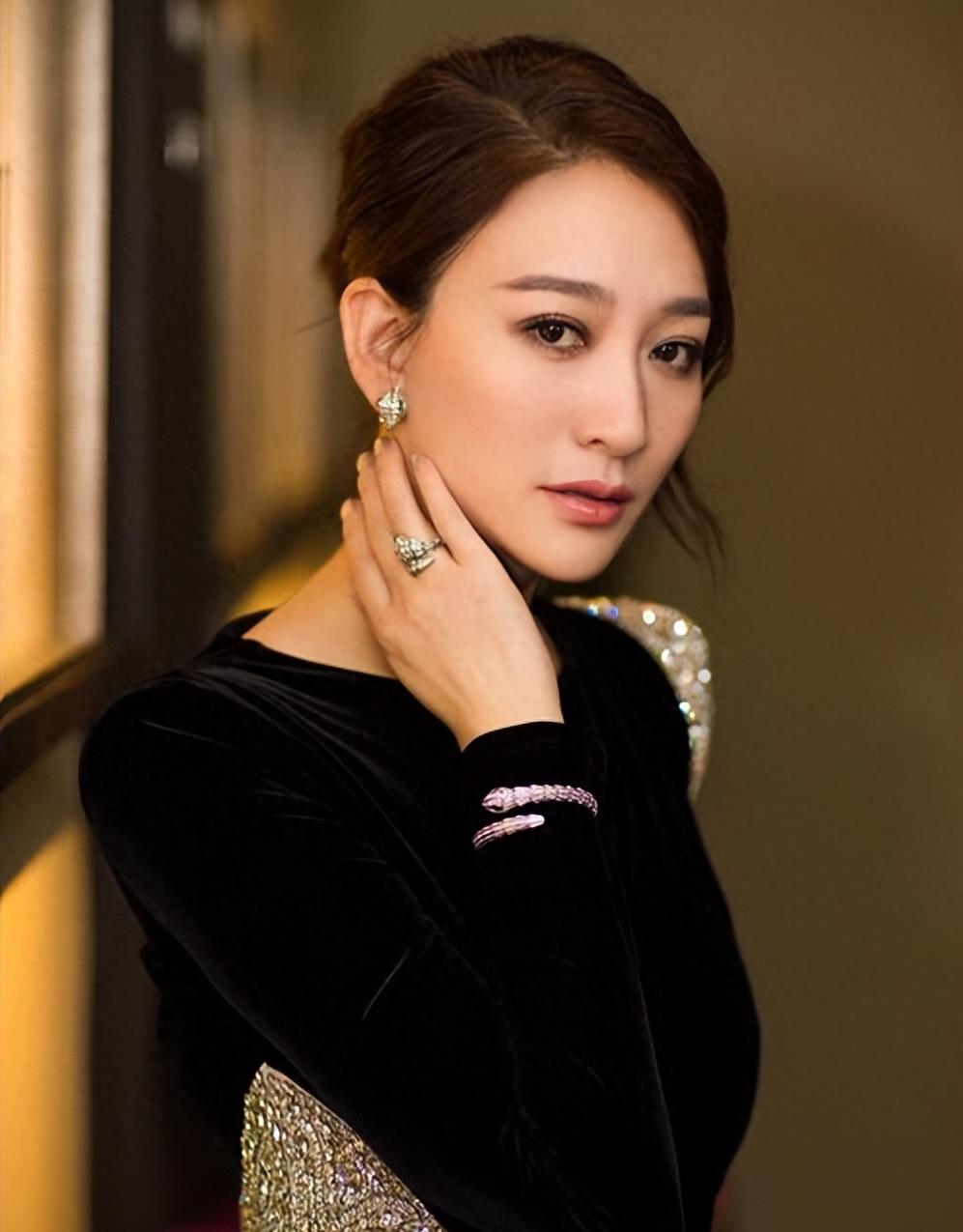 李小冉的胸,许晴的臀,梅婷的腿,这些中年女星性感起来迷死人