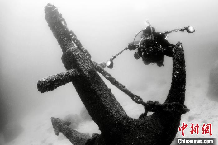 贵州探洞摄影师周元杰:用光影点亮"地下世界"