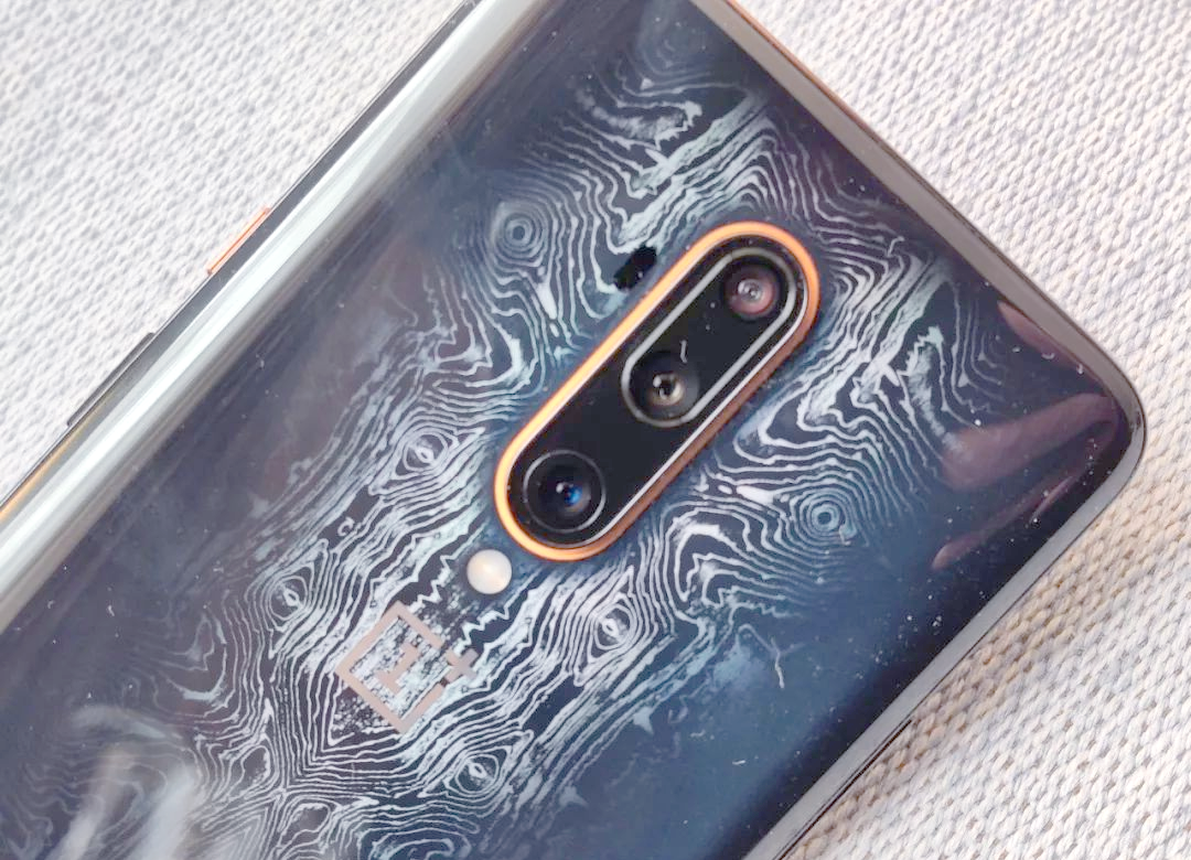 当然,这款特别版一加7t pro迈凯伦不仅在外观设计上独树一帜,更在细节