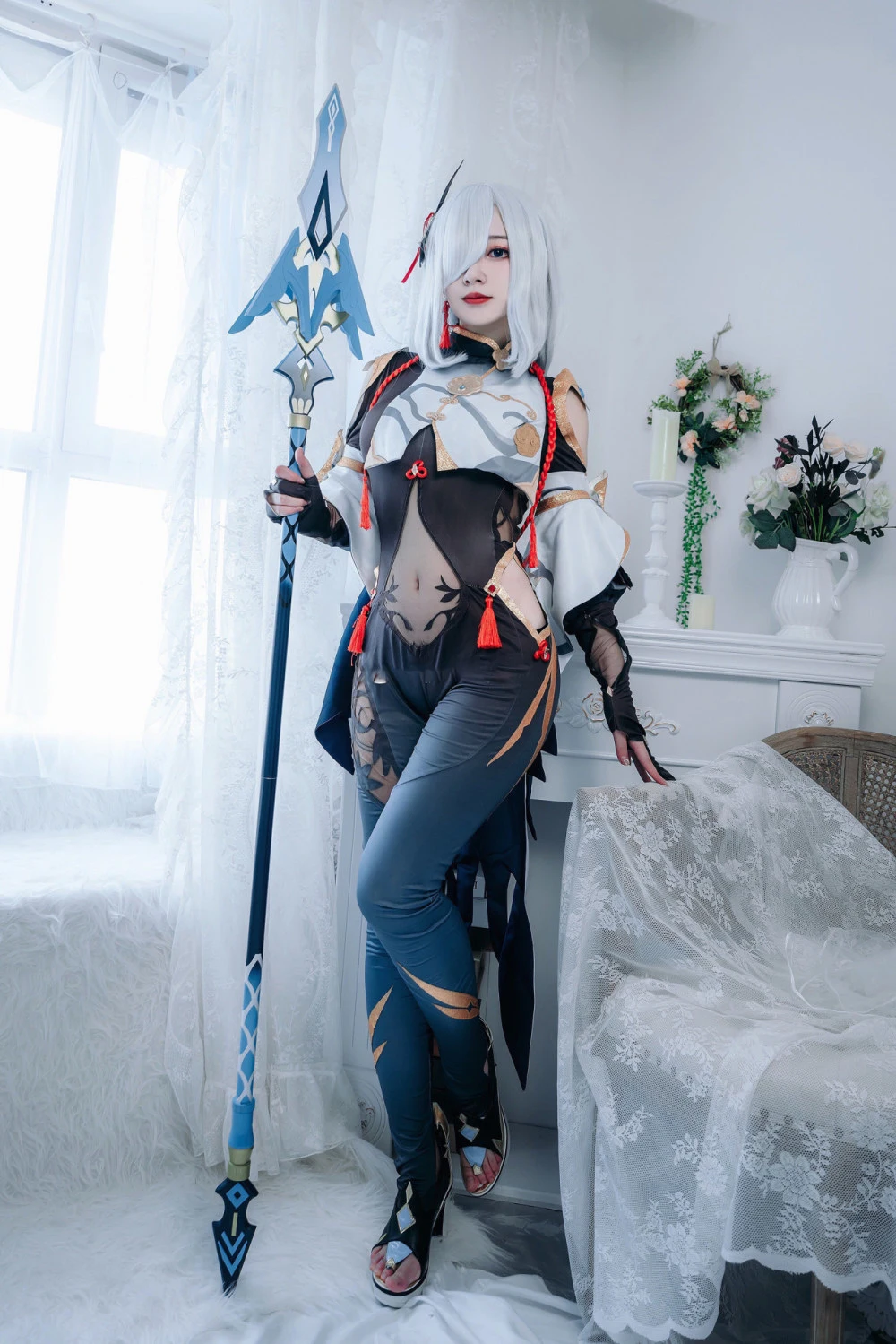 清新优雅小姐姐的《原神》申鹤cosplay写真,眼神清澈飘飘仙气