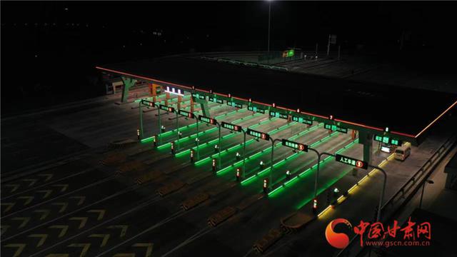 记者打卡金城南智慧云收费站:外在颜值高内在科技强