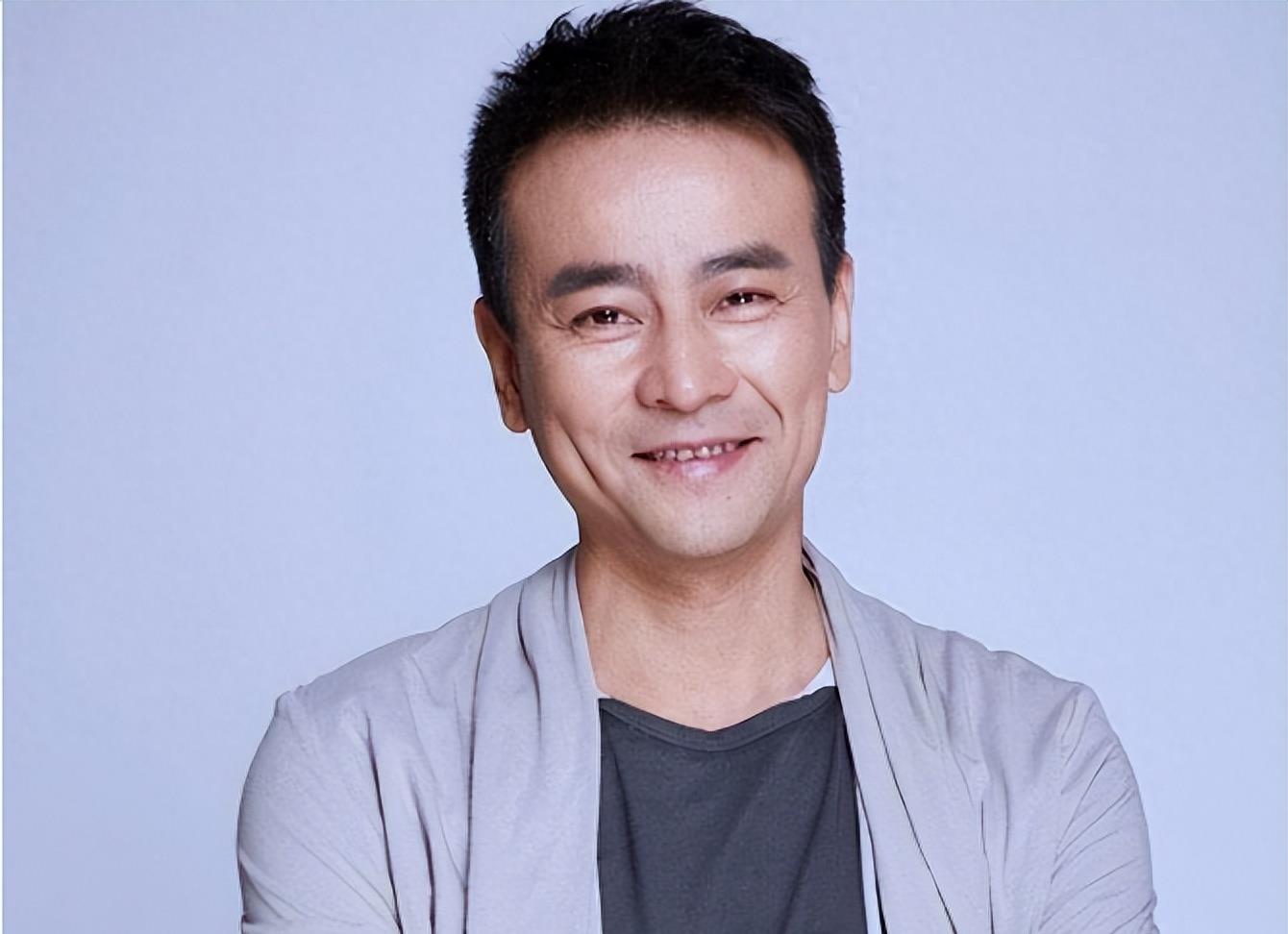 演员罗钢:娶小23岁郝蕾,陪娇妻战胜家族遗传病,48岁老来得子