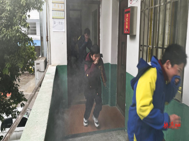 临武县消防救援大队"消防开学第一课"走进临武四中