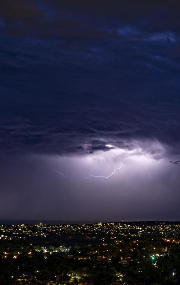悉尼遭遇雷电天气