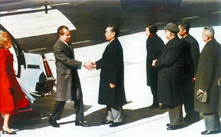 华裔总统汤安诺:上任就与中国断交,面临亡国危机后又向中国求助