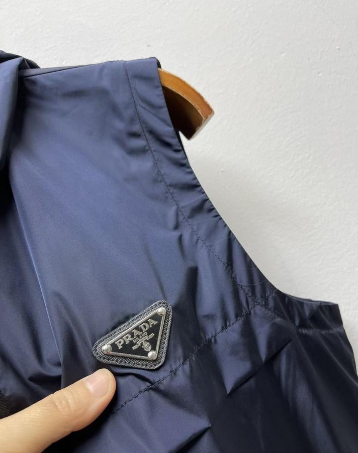 prada男款普拉达连帽马甲