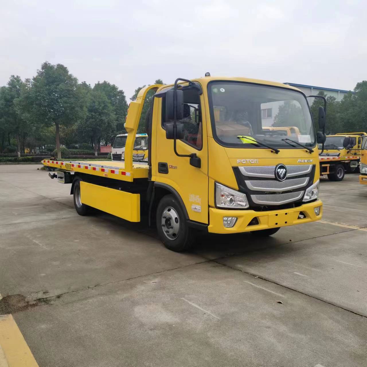 重庆蓝牌清障车的销售地址-欧马可蓝牌5吨板平板拖车